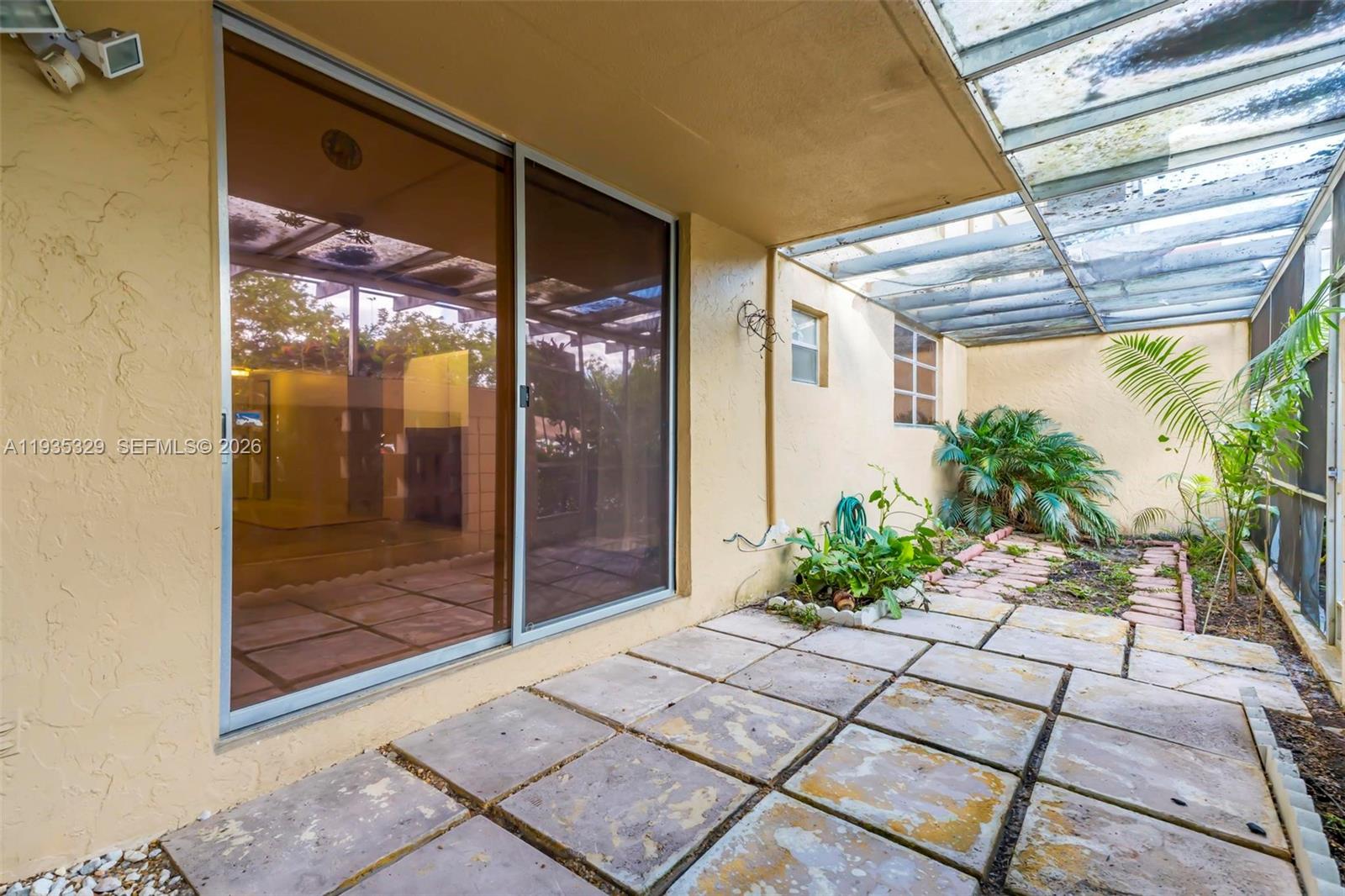 POLYNESIAN GARDENS CONDOM - Residential