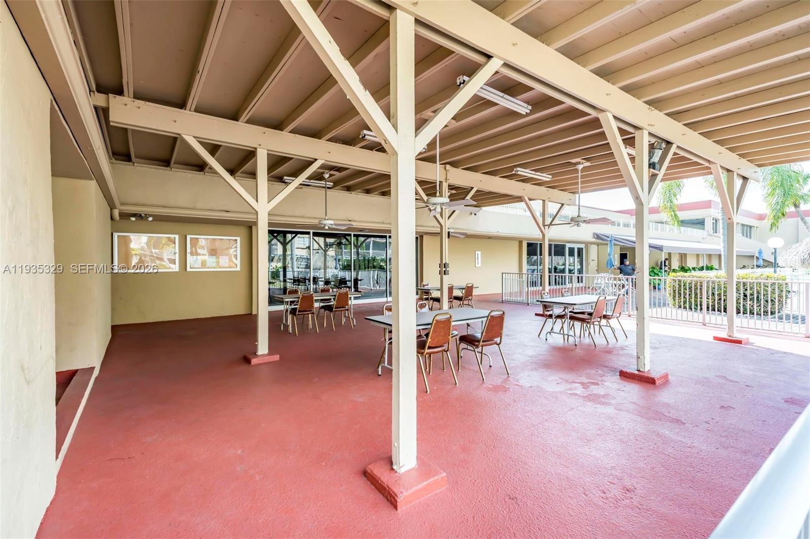 POLYNESIAN GARDENS CONDOM - Residential