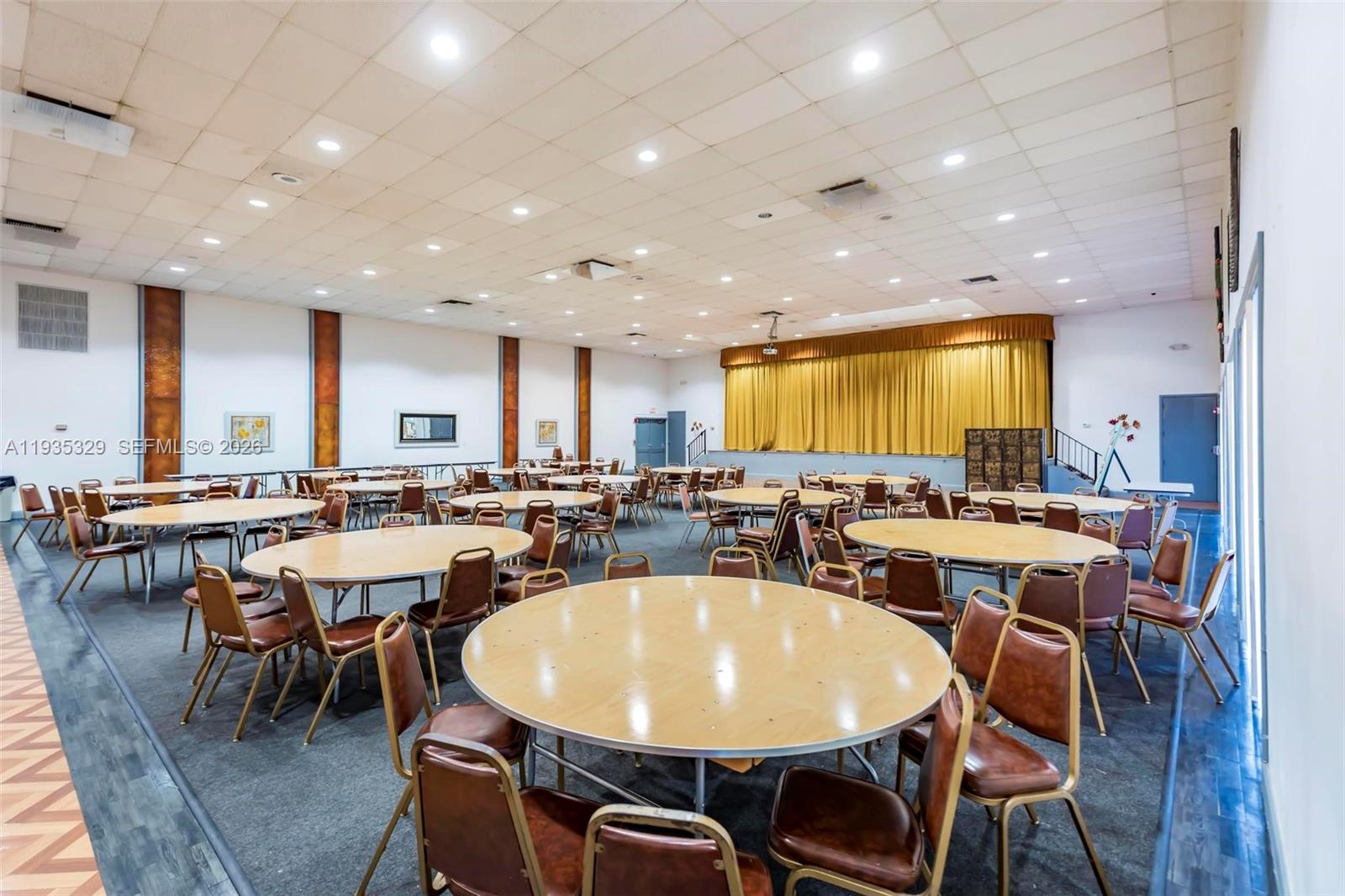 POLYNESIAN GARDENS CONDOM - Residential