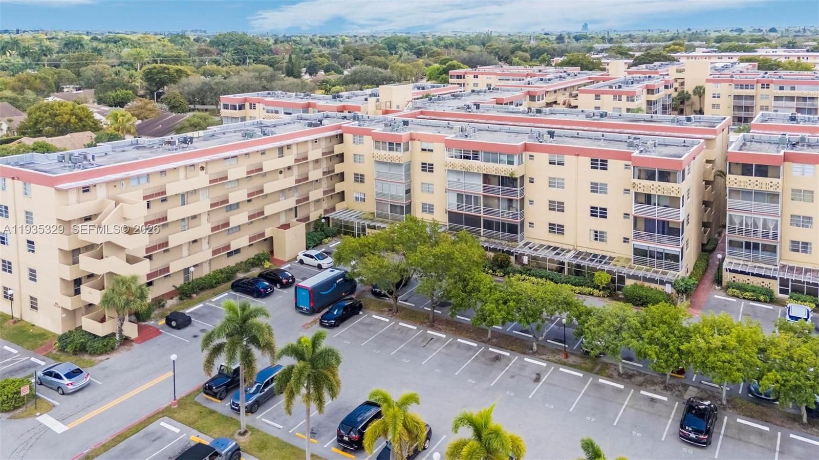 POLYNESIAN GARDENS CONDOM - Residential