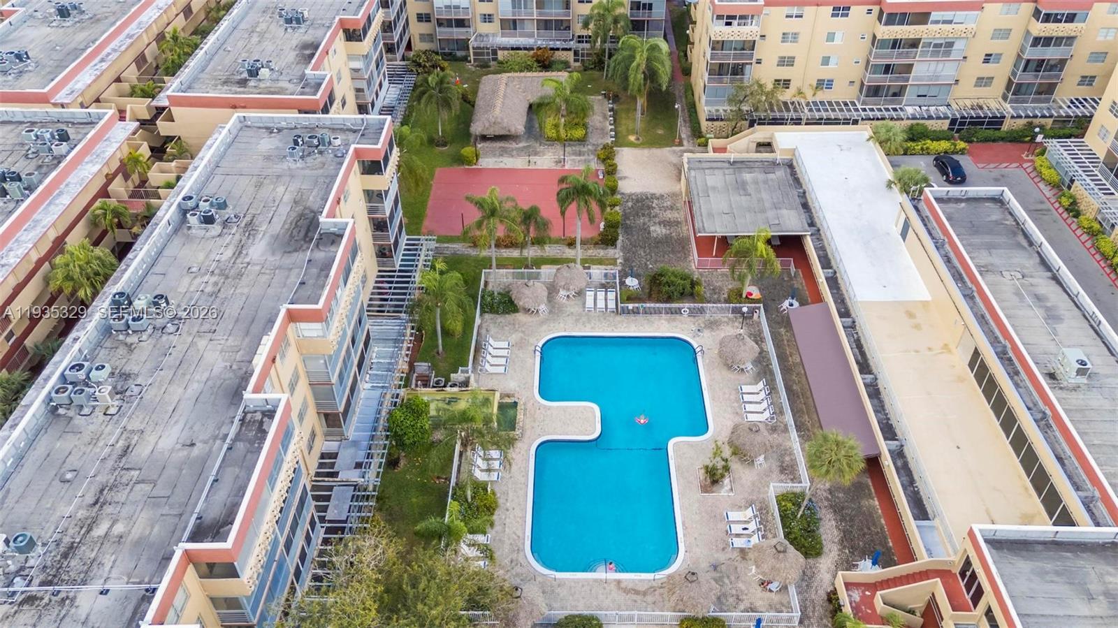 POLYNESIAN GARDENS CONDOM - Residential