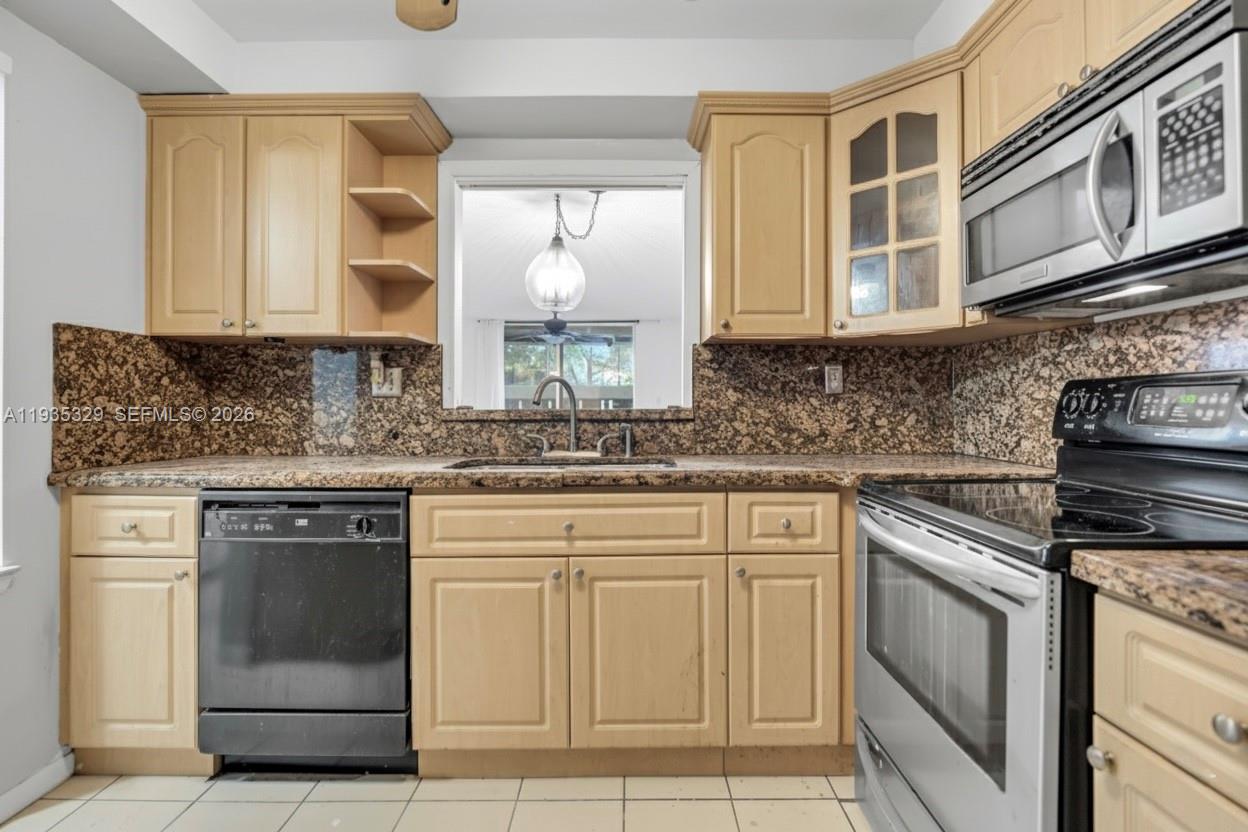 POLYNESIAN GARDENS CONDOM - Residential