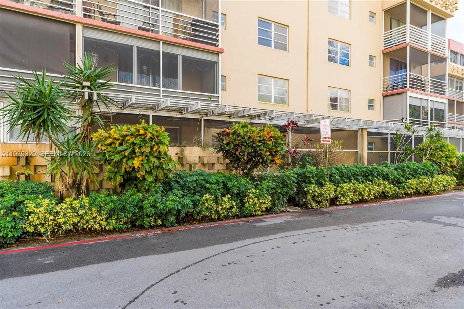 POLYNESIAN GARDENS CONDOM - Residential