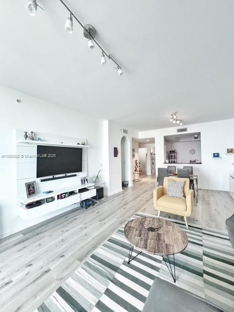 3340 NE 190th St 1507