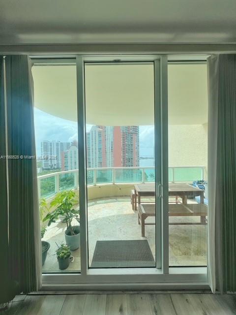 AVENTURA MARINA CONDO NUM - Residential