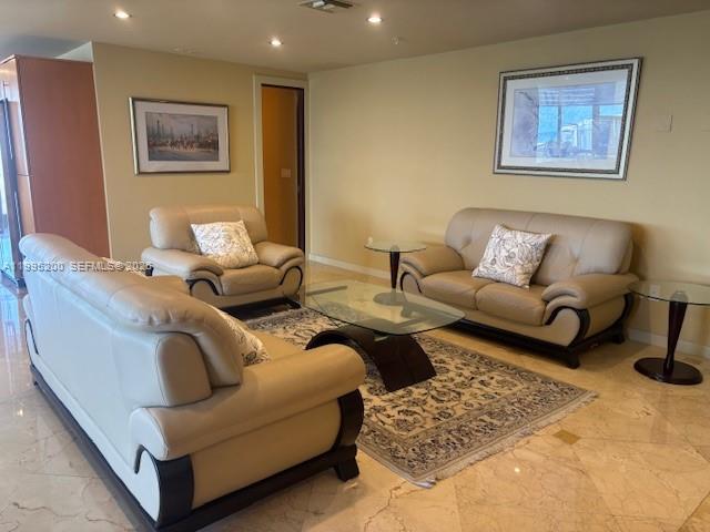 THE DECOPLAGE CONDO - Residential