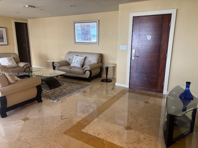 THE DECOPLAGE CONDO - Residential