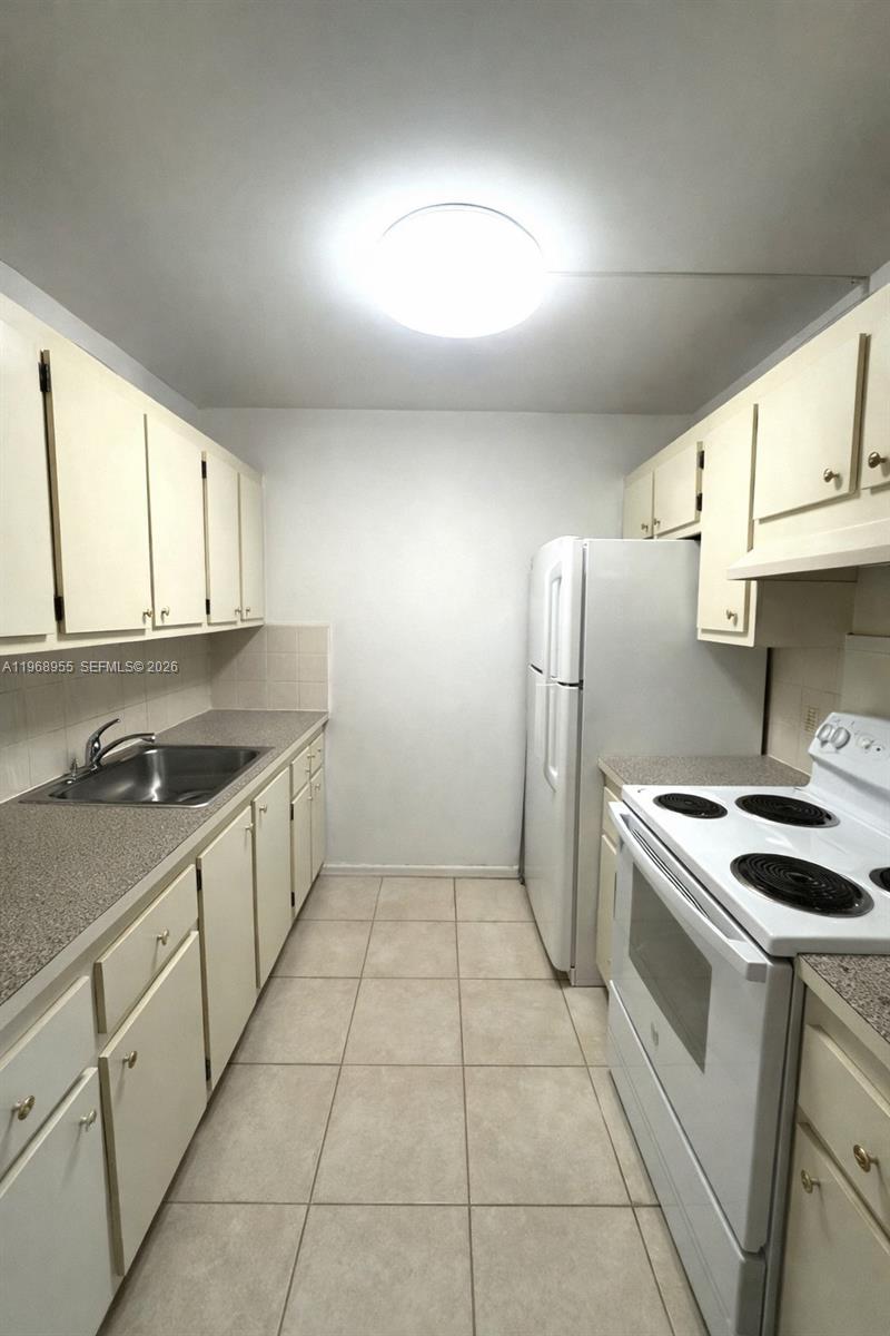 NEW HAMPTON AT CENTURY VI - Residential