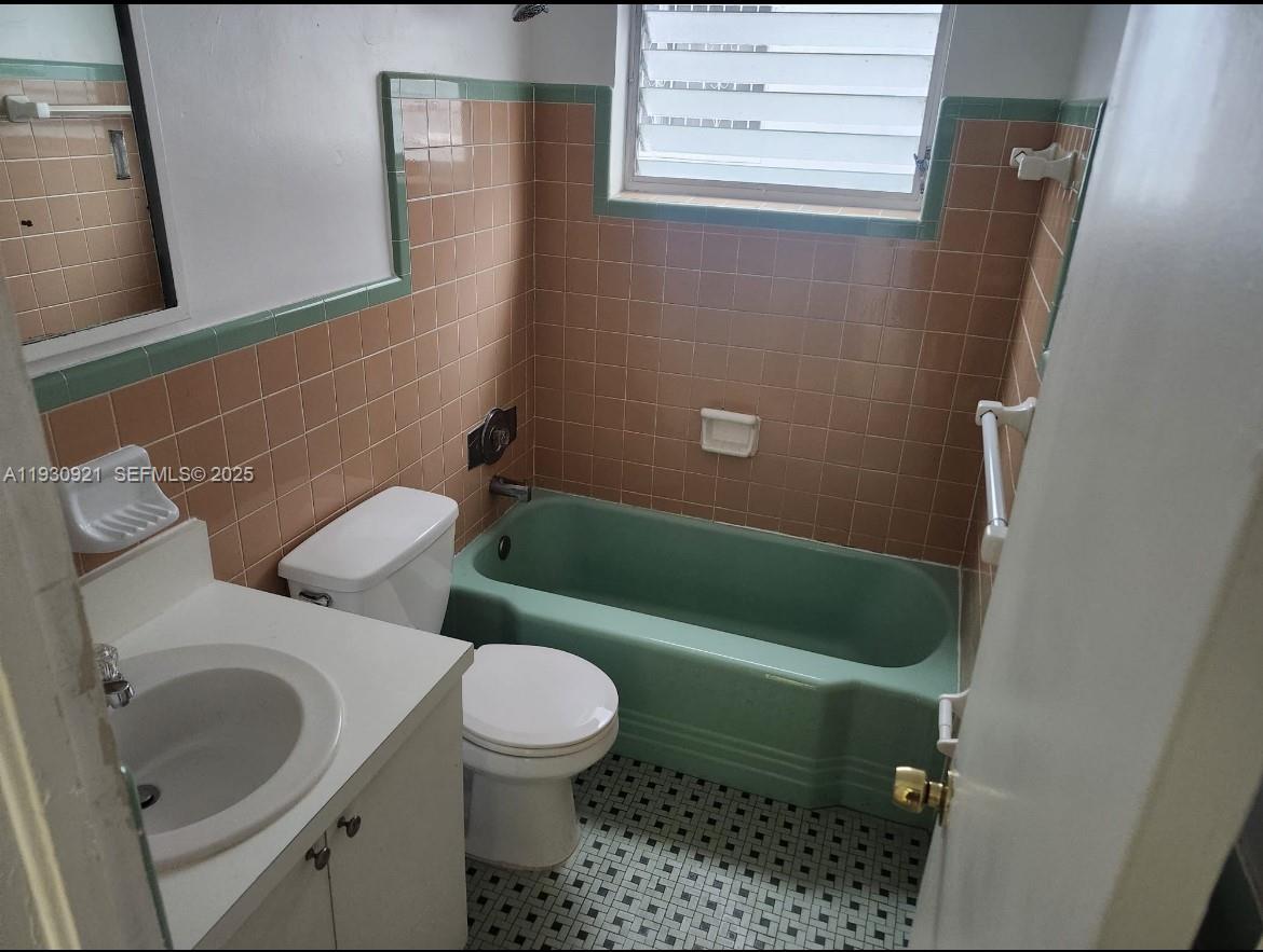 ALTOS DEL MAR NO 3 - Residential Lease