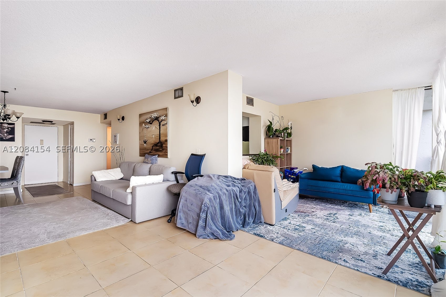 800 Parkview Dr 901