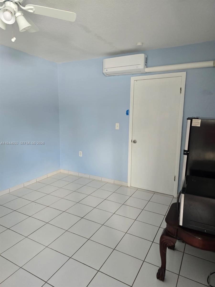 HOLLEMAN MANOR NO 2 2ND A - Residential