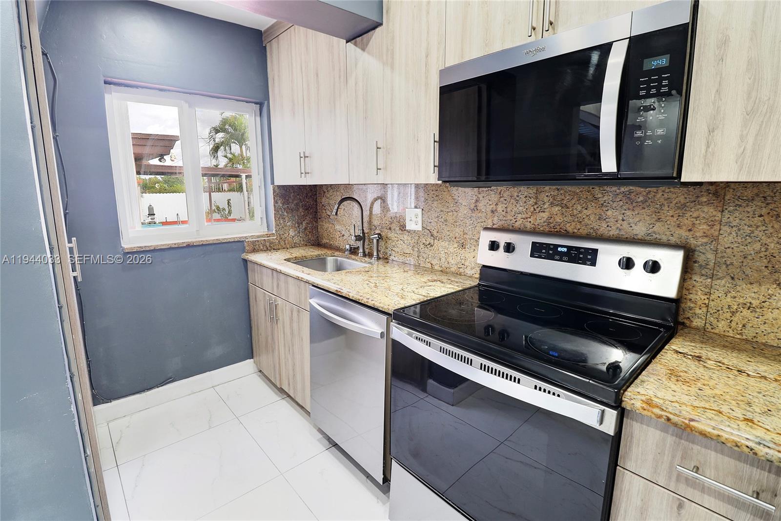 HOLLEMAN MANOR NO 2 2ND A - Residential