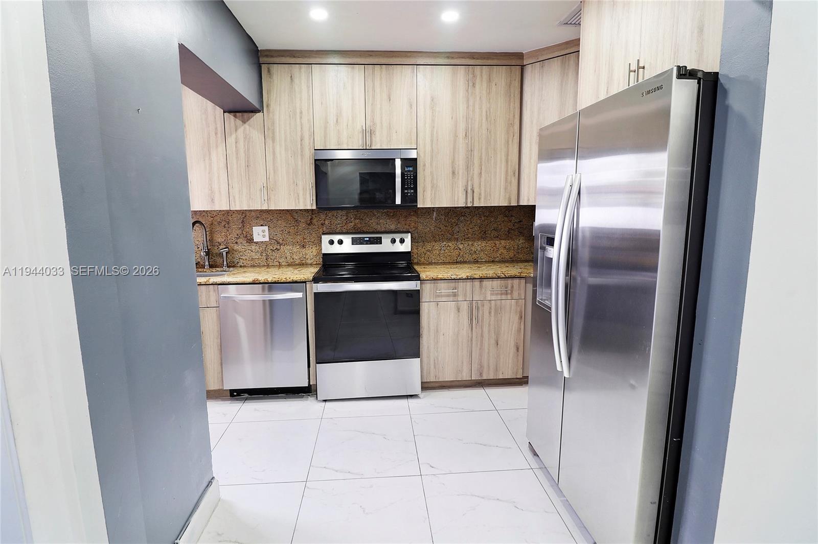 HOLLEMAN MANOR NO 2 2ND A - Residential