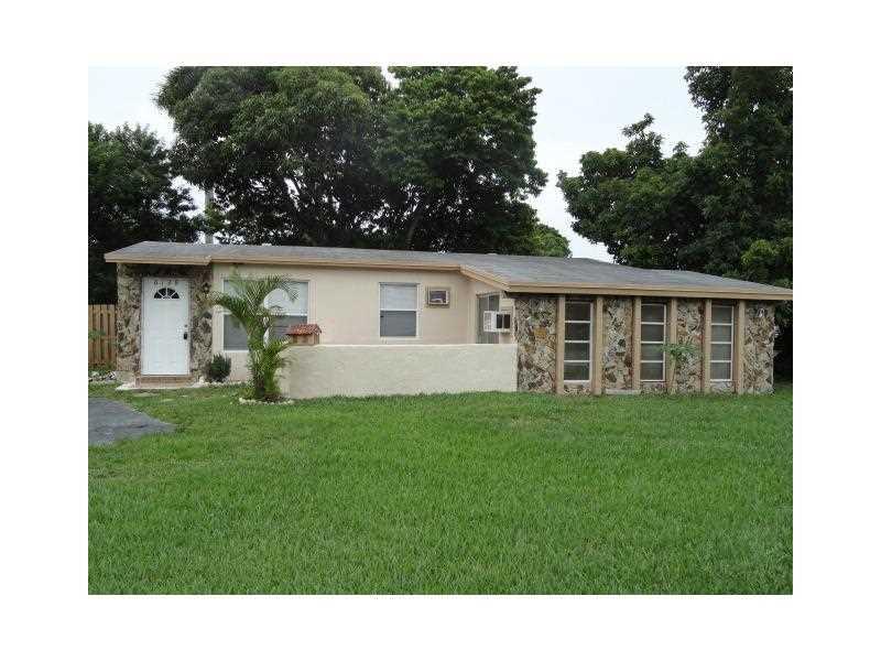 Very affordable, move in ready home close to park and boat ramp with 18 miles of navigable waterways. Newer kitchen and baths. Tile floors throughout. Permitted family room / den/ bedroom. Freshly painted inside and out. Large laundry room. Storage shed in fenced back yard with room for a boat or trailer. Close to shopping etc. Central A/C could easily be added.