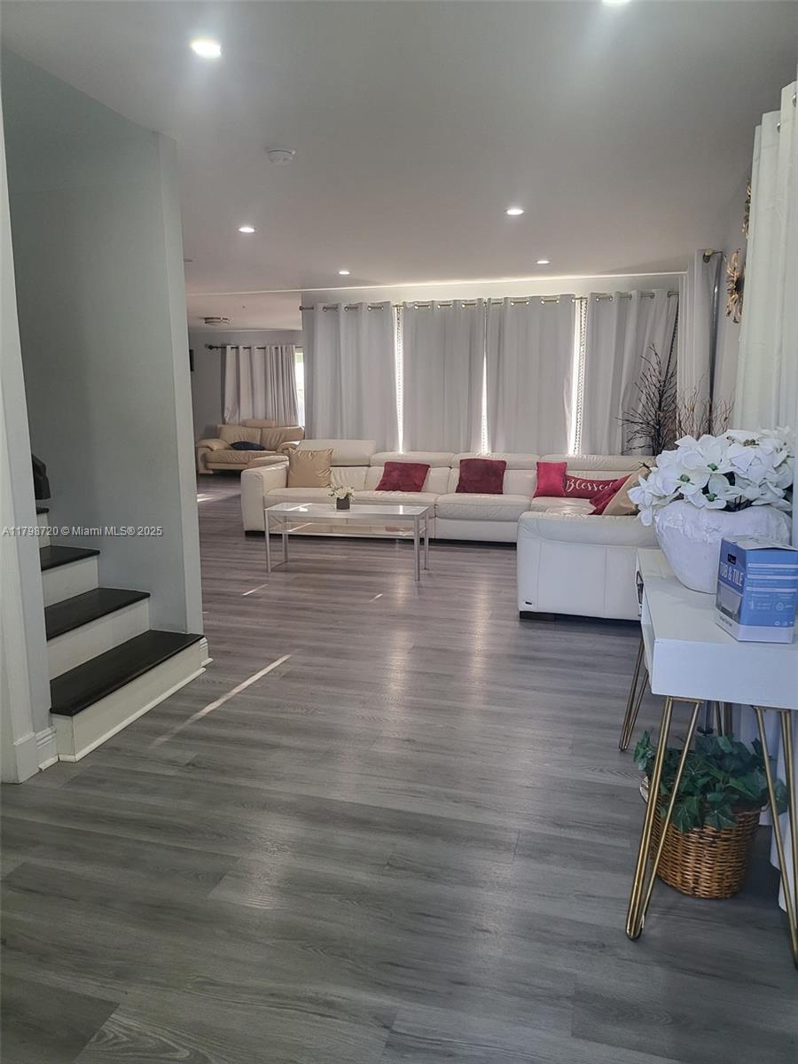 2360 NW 34th Ave 0