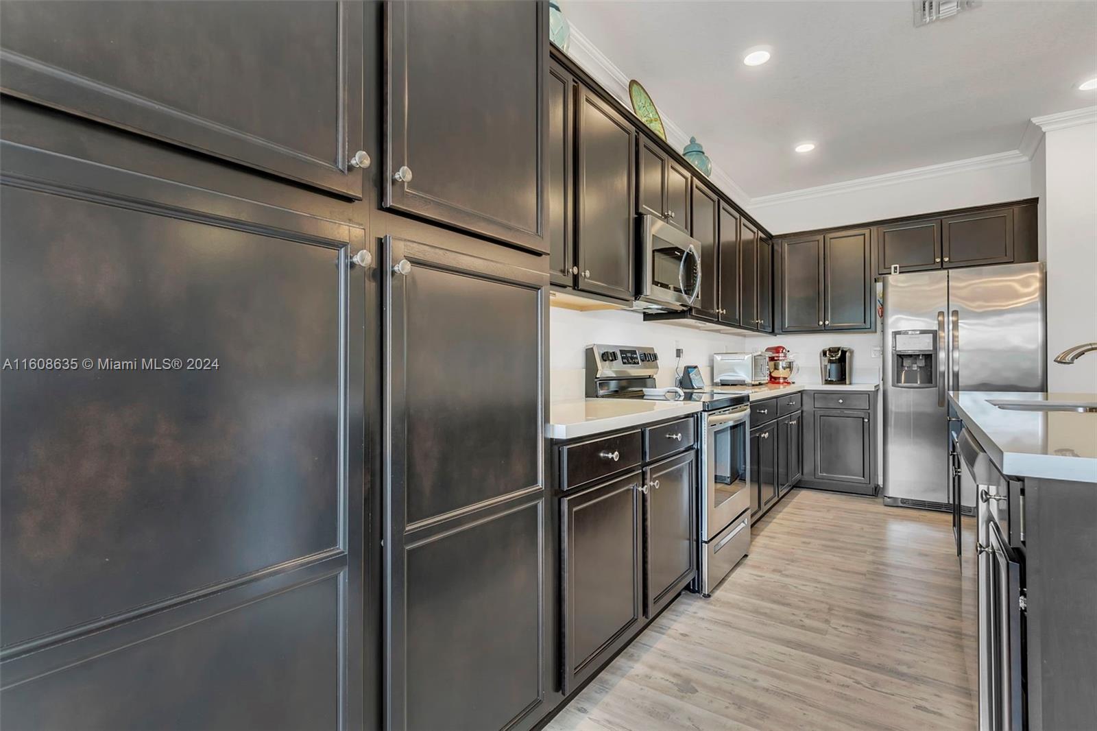 VILHEN DRIVE ESTATES - Residential