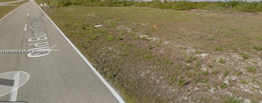 Right off of Burnt Store Road N and the Ogden canal. Just down the street from the proposed Seven Islands Project. Minutes away to the sit plan for Crystal Lake Park which is to include walking trails, aqua park, fitness stations, shaded picnic areas, outdoor dining, beach, scuba diving area, kayaking and much more! The City of Cape Coral has plans to develop several parks and projects in the area.