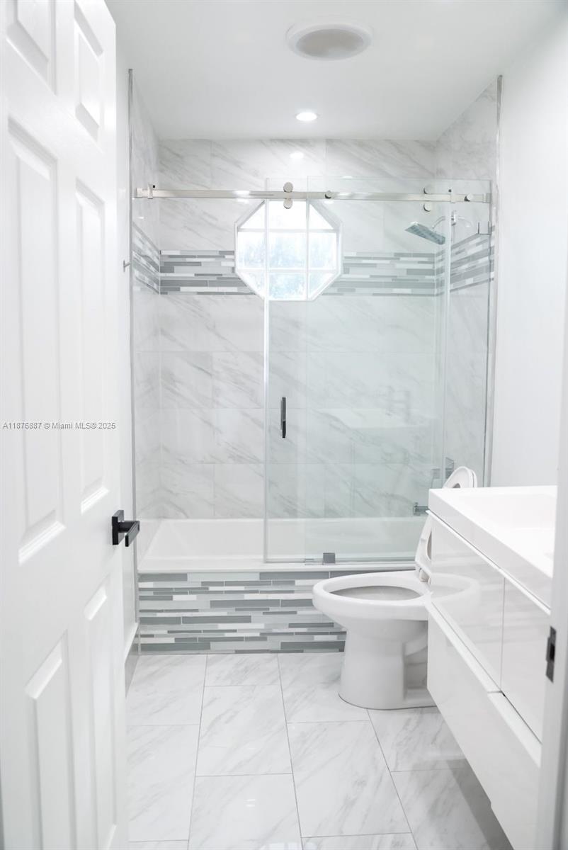 EMBASSY LAKES - Residential Lease