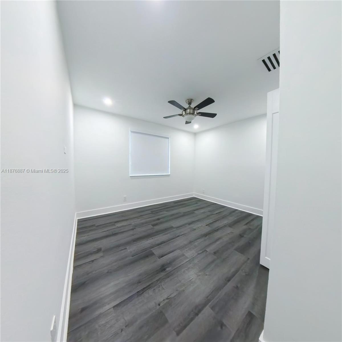 EMBASSY LAKES - Residential Lease