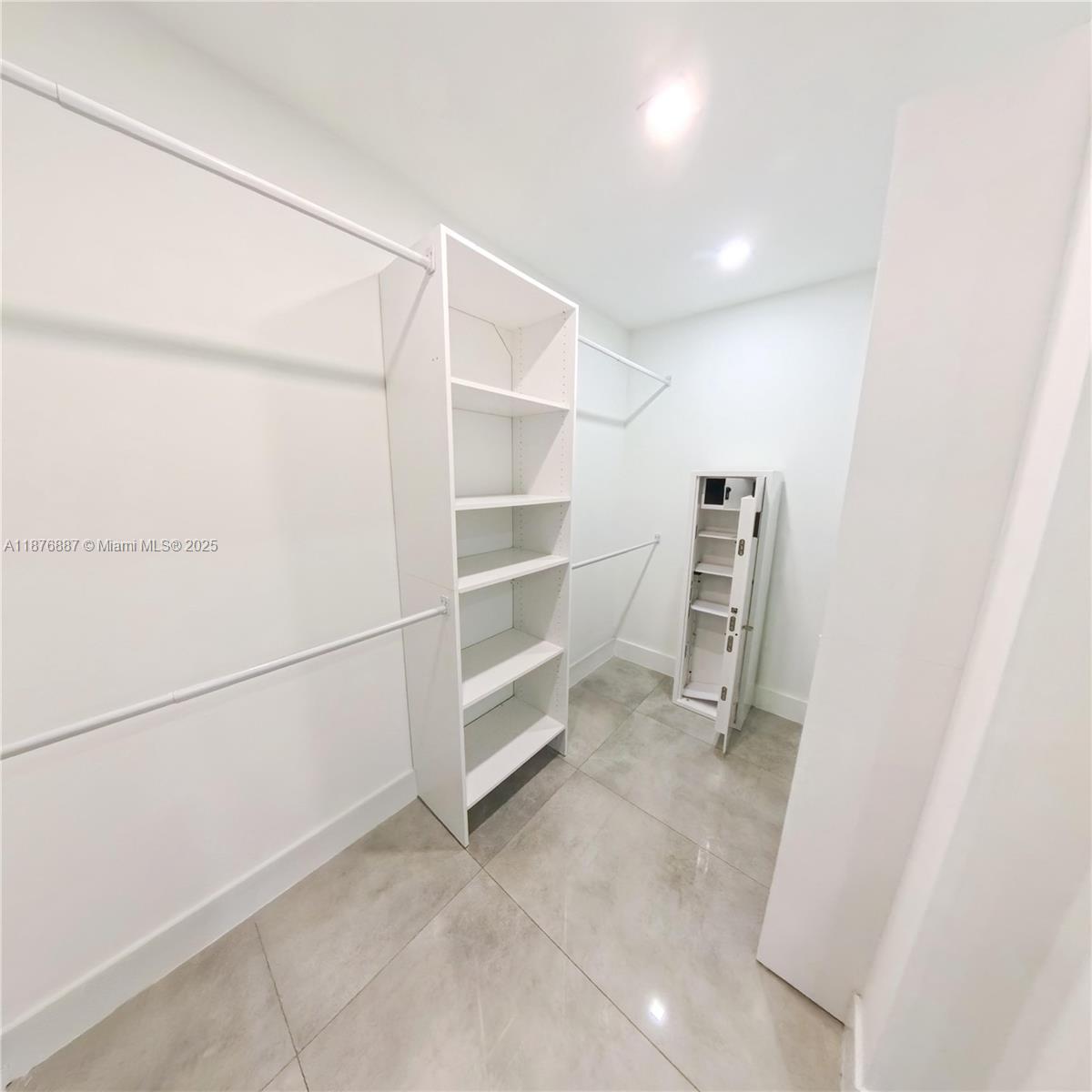 EMBASSY LAKES - Residential Lease