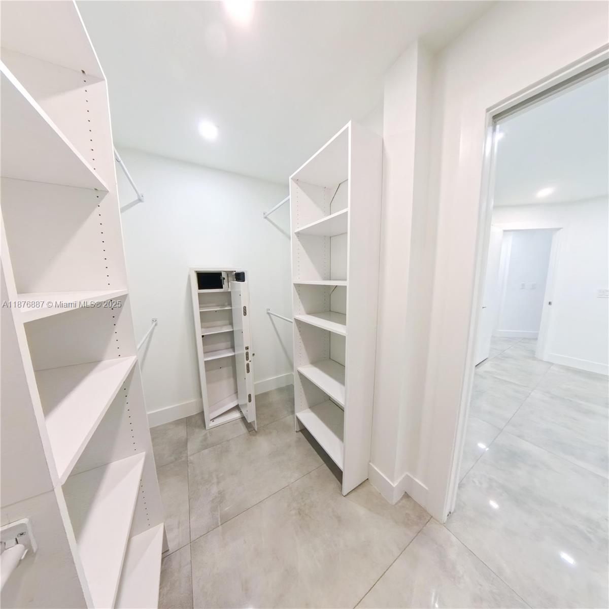 EMBASSY LAKES - Residential Lease