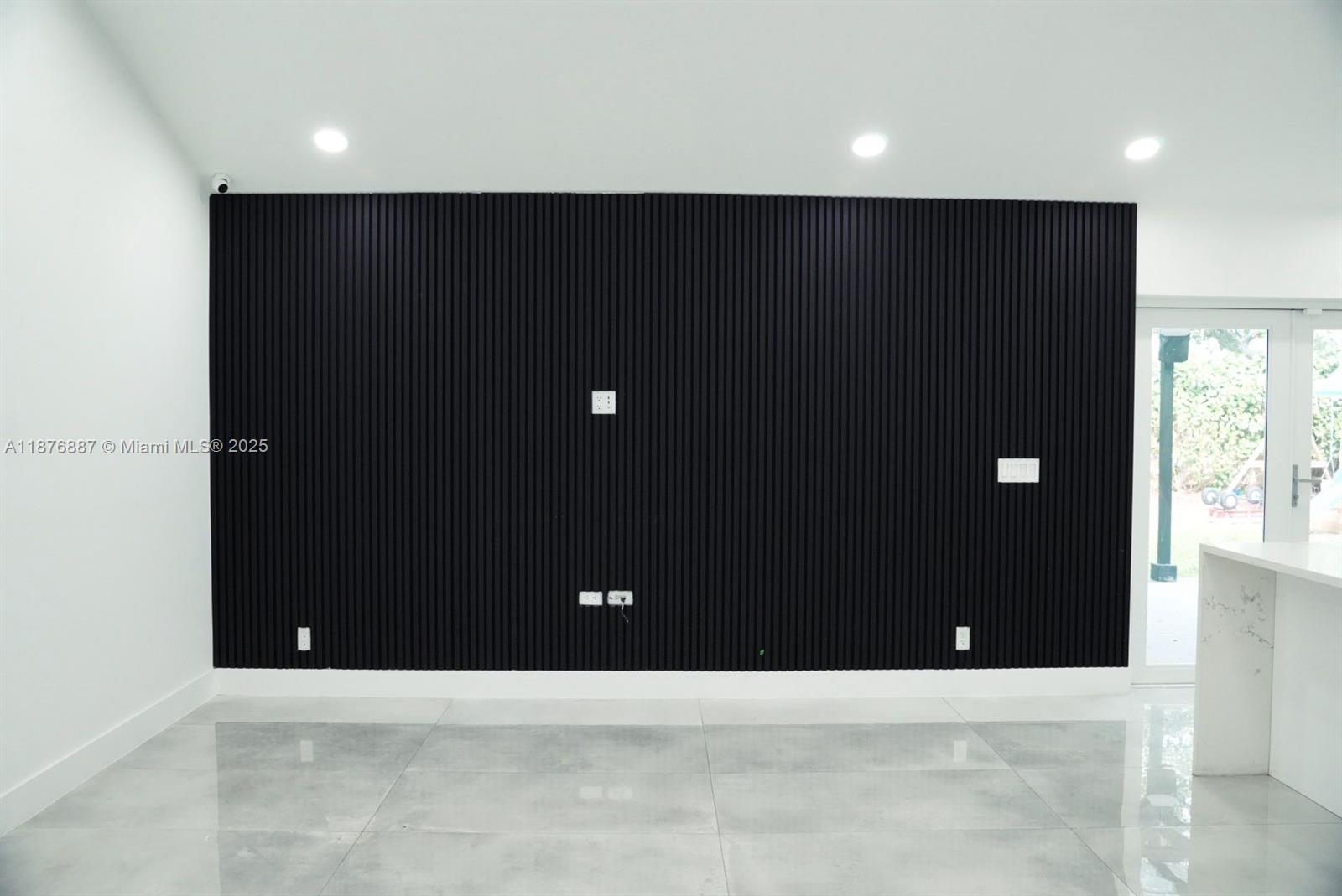 EMBASSY LAKES - Residential Lease