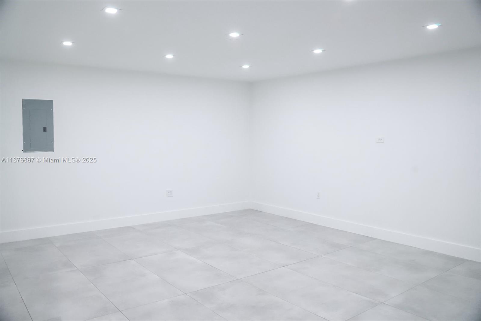 EMBASSY LAKES - Residential Lease