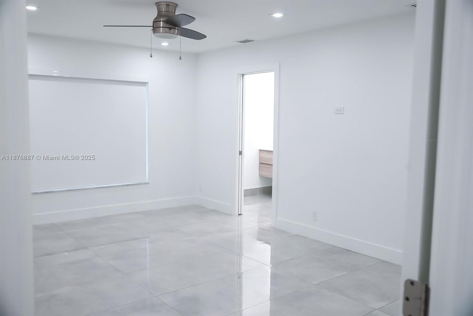 EMBASSY LAKES - Residential Lease