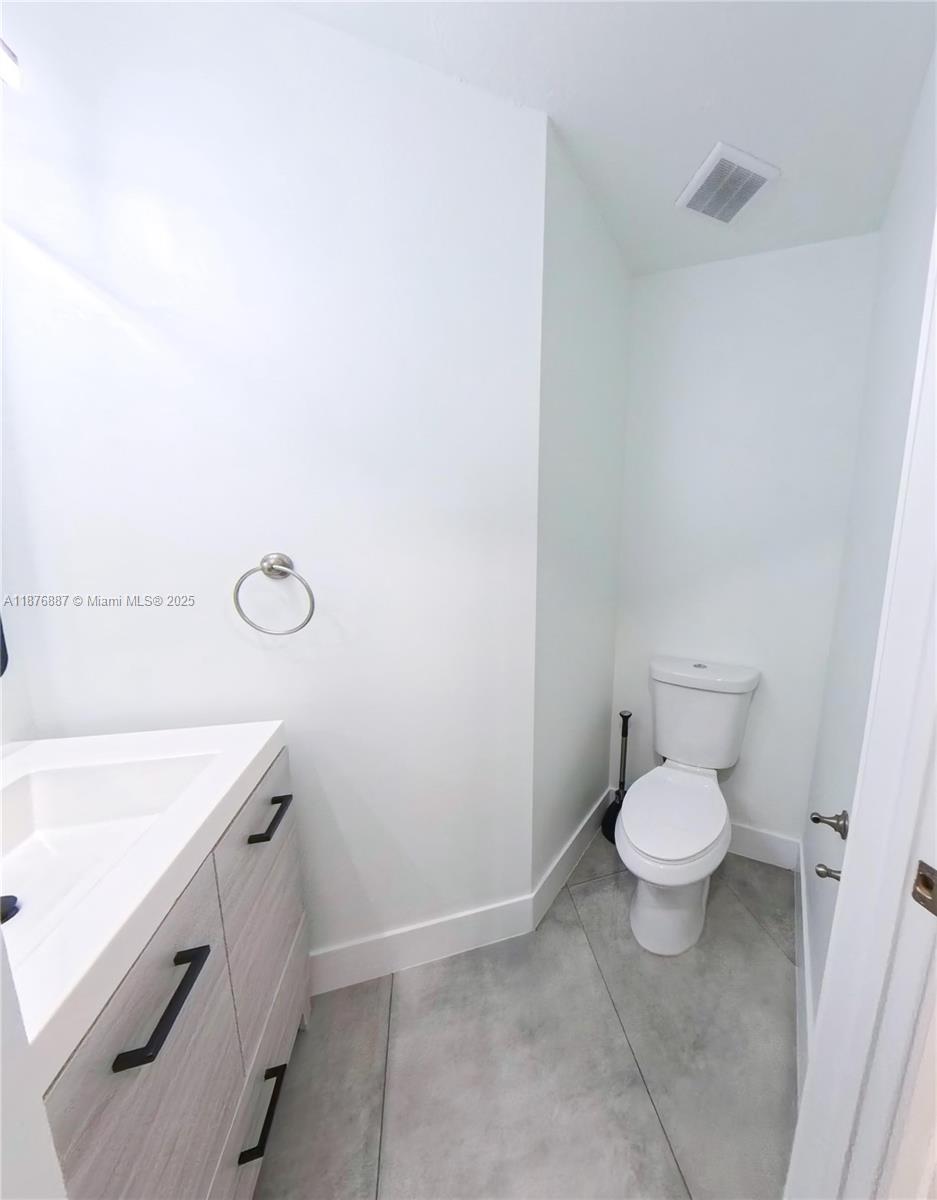 EMBASSY LAKES - Residential Lease