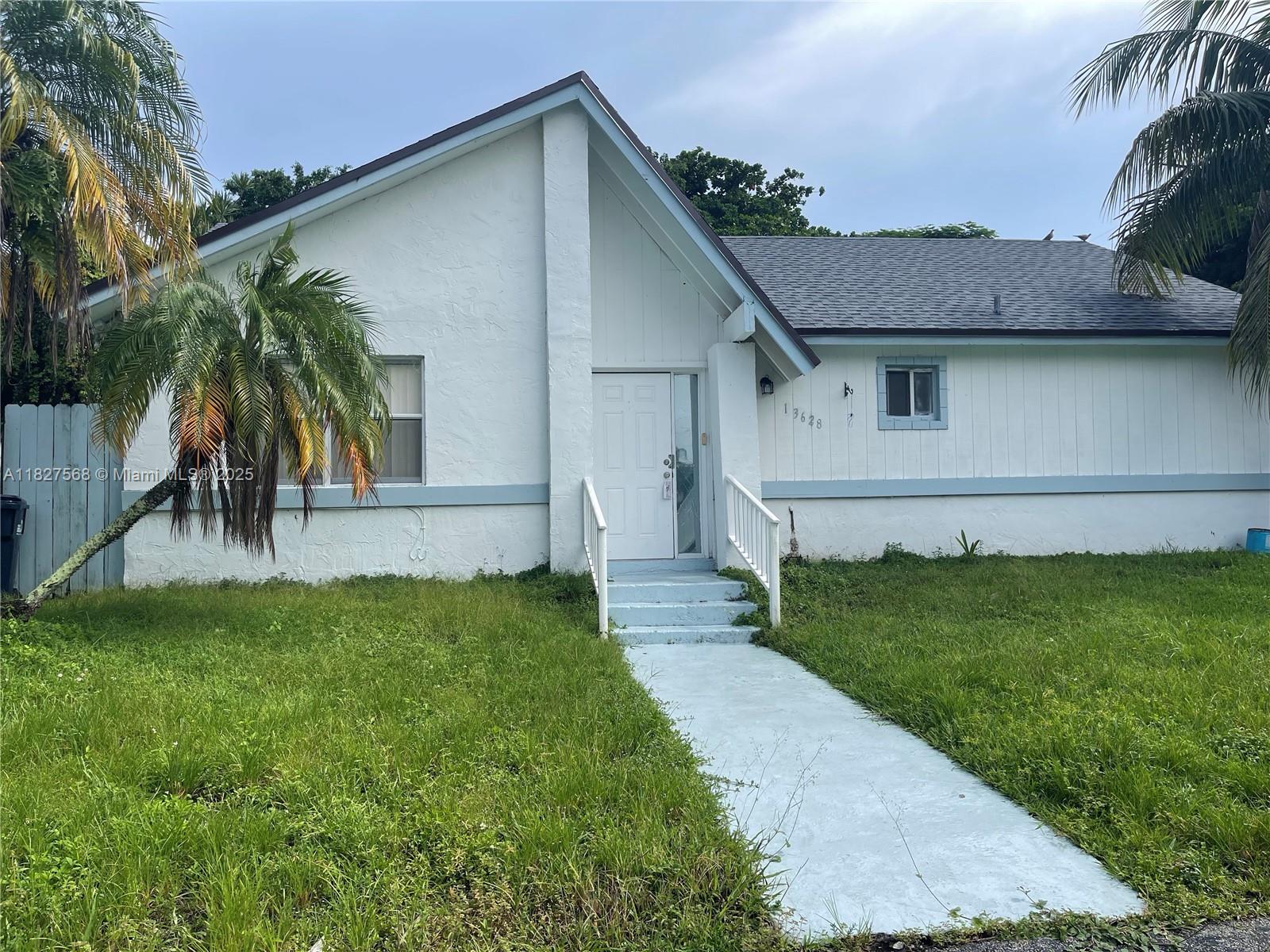 Very nice 2/2 Single Family home in the Country Star community. This home features a large living / dining open concept. Split plan, and large backyard. Property is located on a cul de sac, giving it limited traffic and additional privacy.