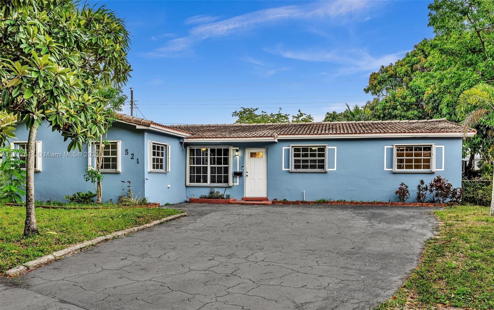 Property for Sale at 521 Sw 68th Ter, Pembroke Pines, Miami-Dade County, Florida - Bedrooms: 5 
Bathrooms: 2  - $585,000