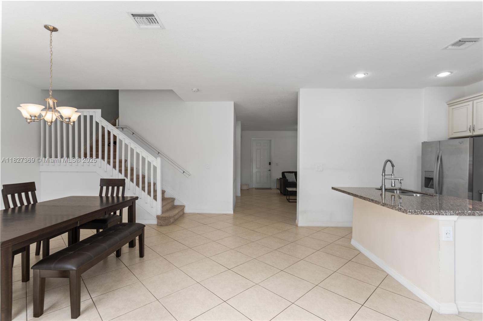 CHAMPION LAKES - Residential