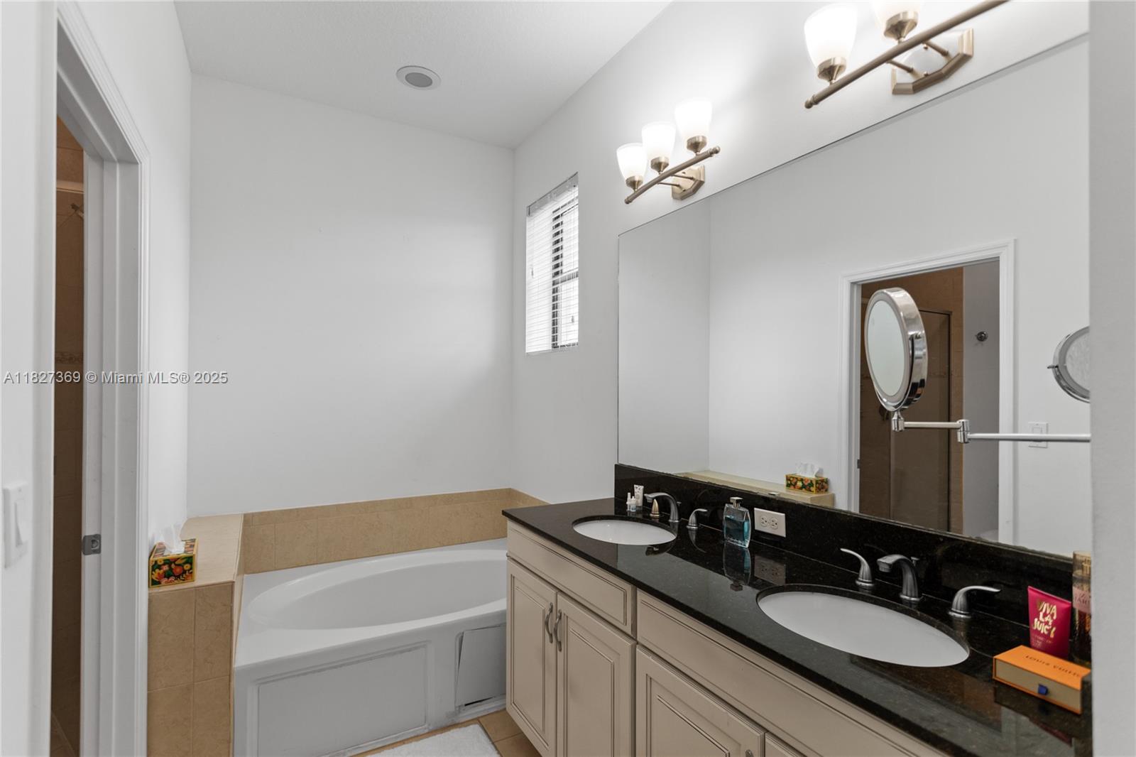 CHAMPION LAKES - Residential