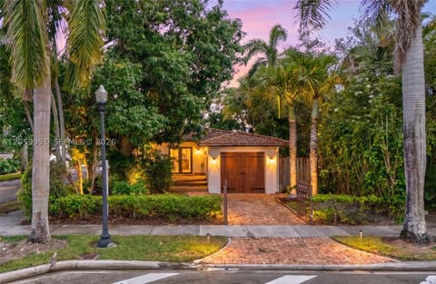 Photo of 110 N 16th Ave, Hollywood, FL 33020 (MLS # A12059951)