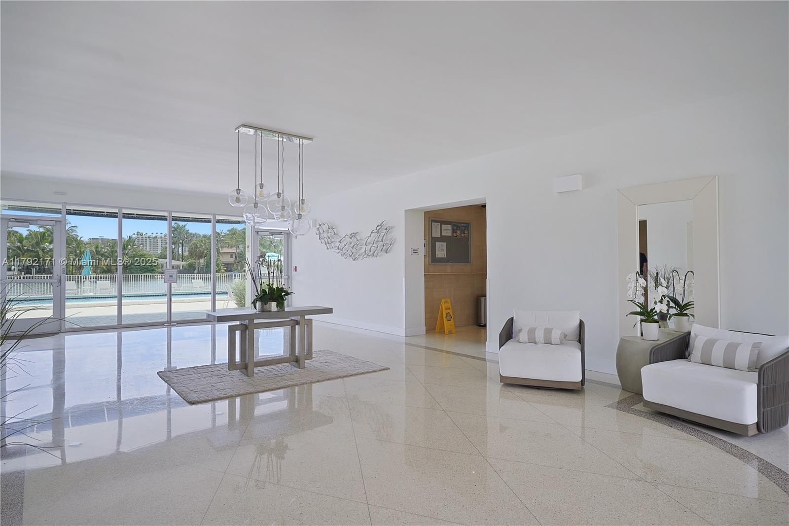 LONDON TOWERS CONDO - Residential Lease