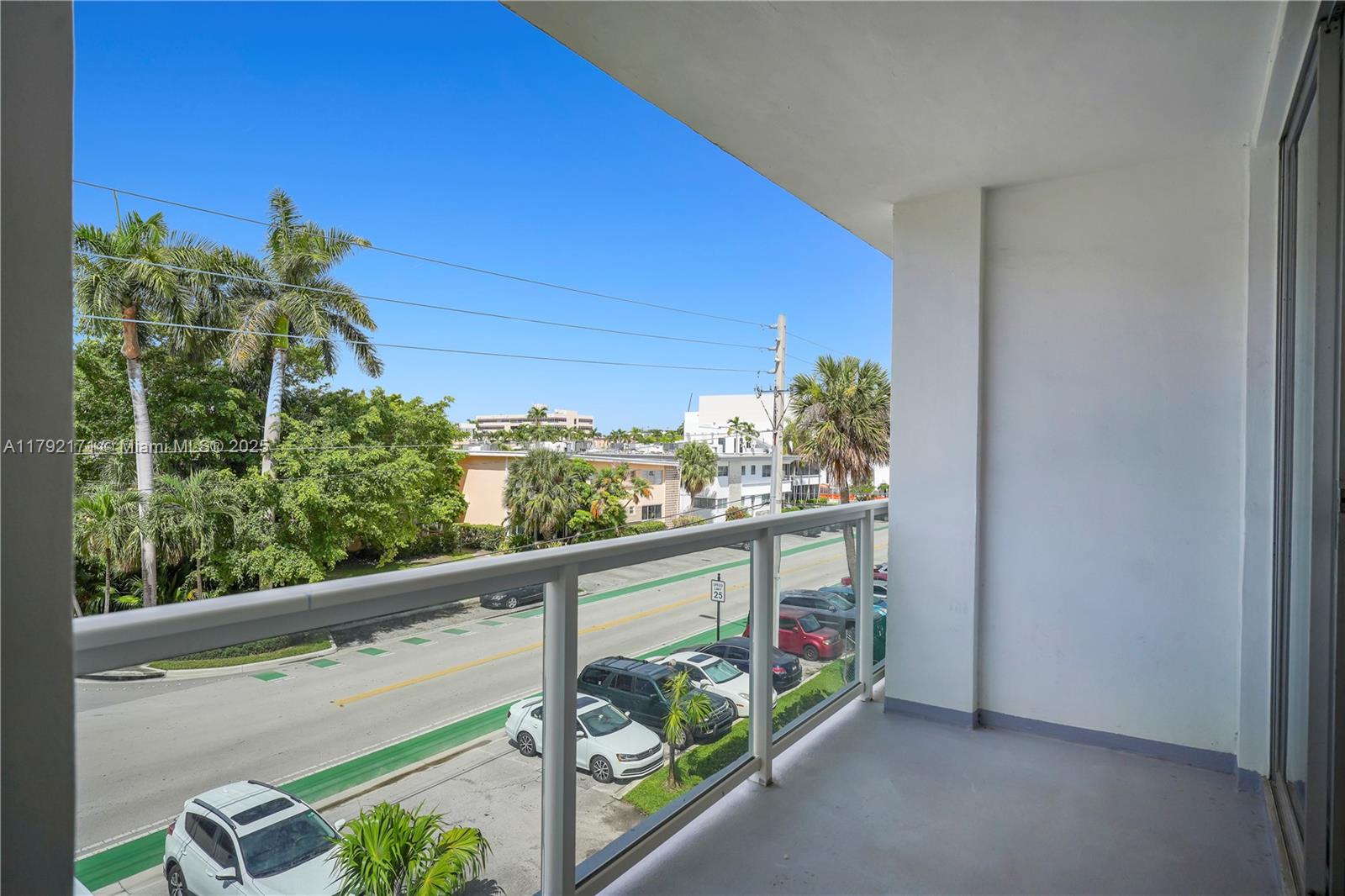 LONDON TOWERS CONDO - Residential Lease