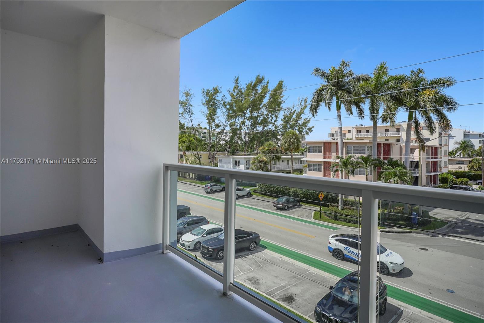 LONDON TOWERS CONDO - Residential Lease