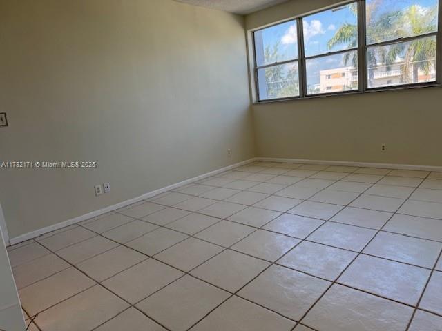 LONDON TOWERS CONDO - Residential Lease