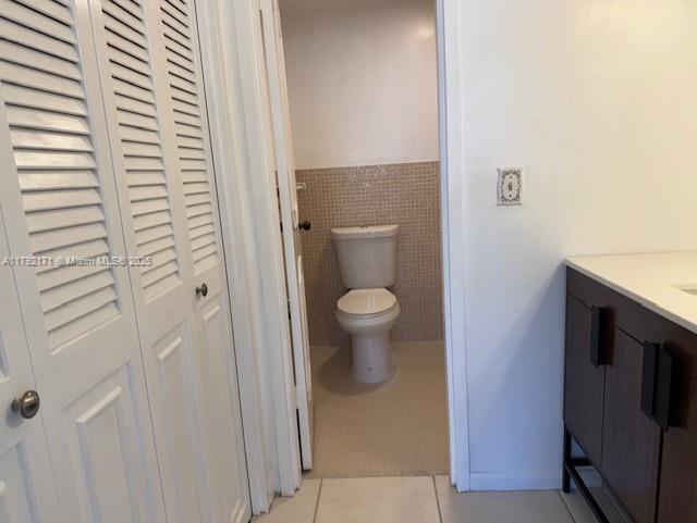 LONDON TOWERS CONDO - Residential Lease