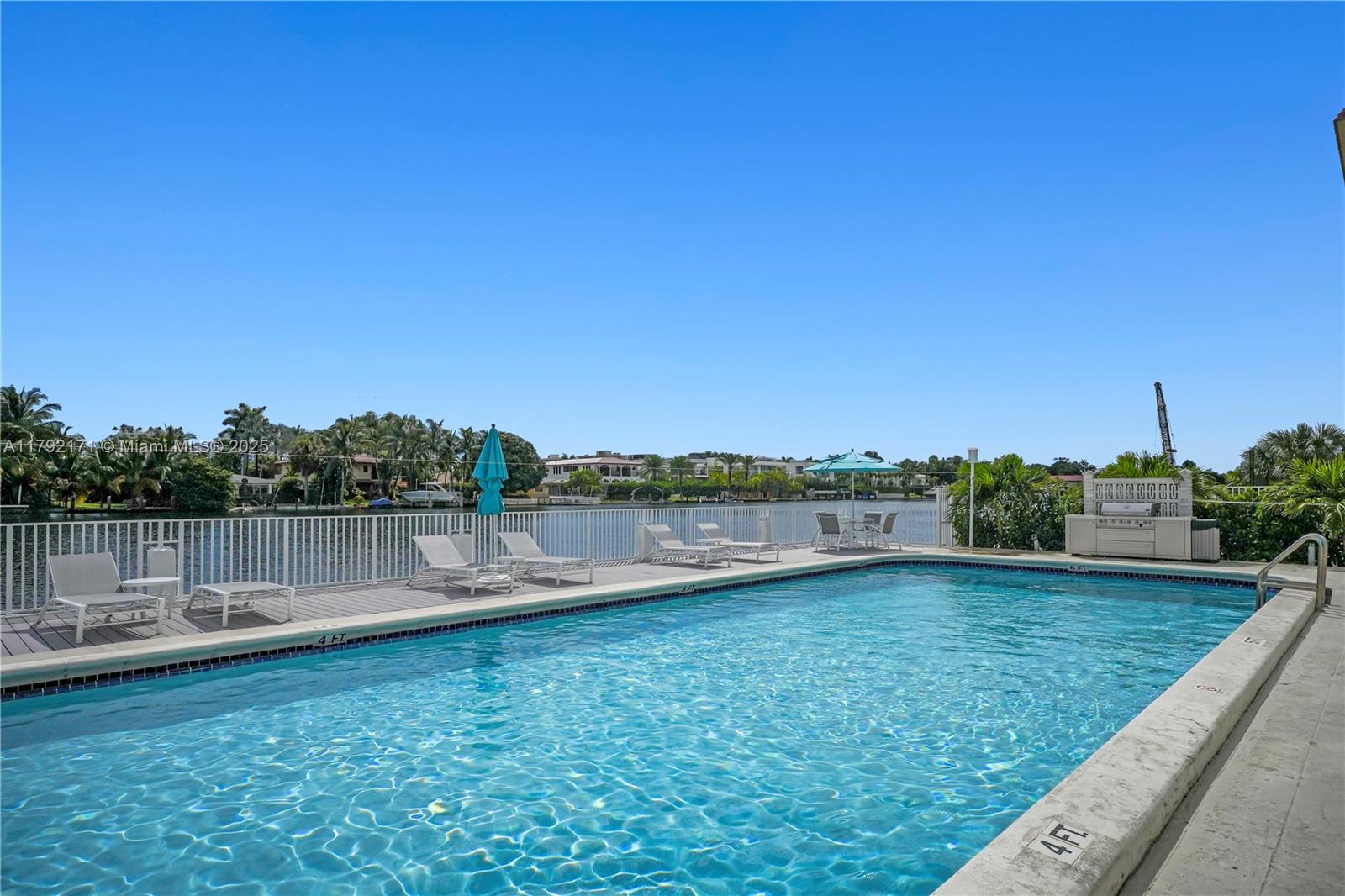 LONDON TOWERS CONDO - Residential Lease