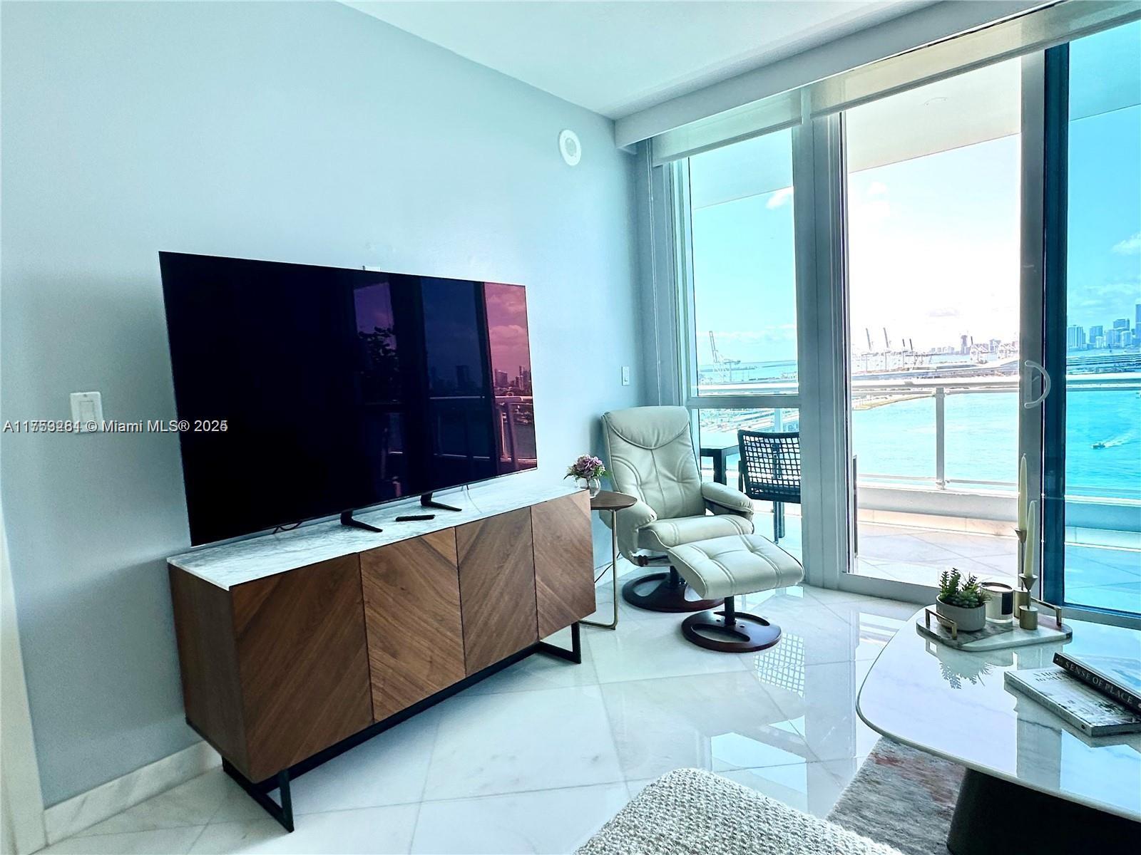 THE BENTLEY BAY CONDO - Residential Lease