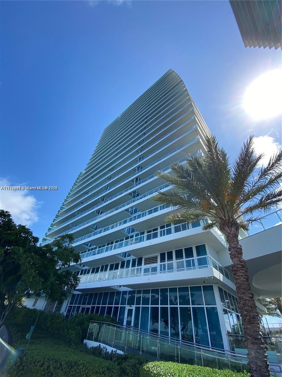THE BENTLEY BAY CONDO - Residential Lease
