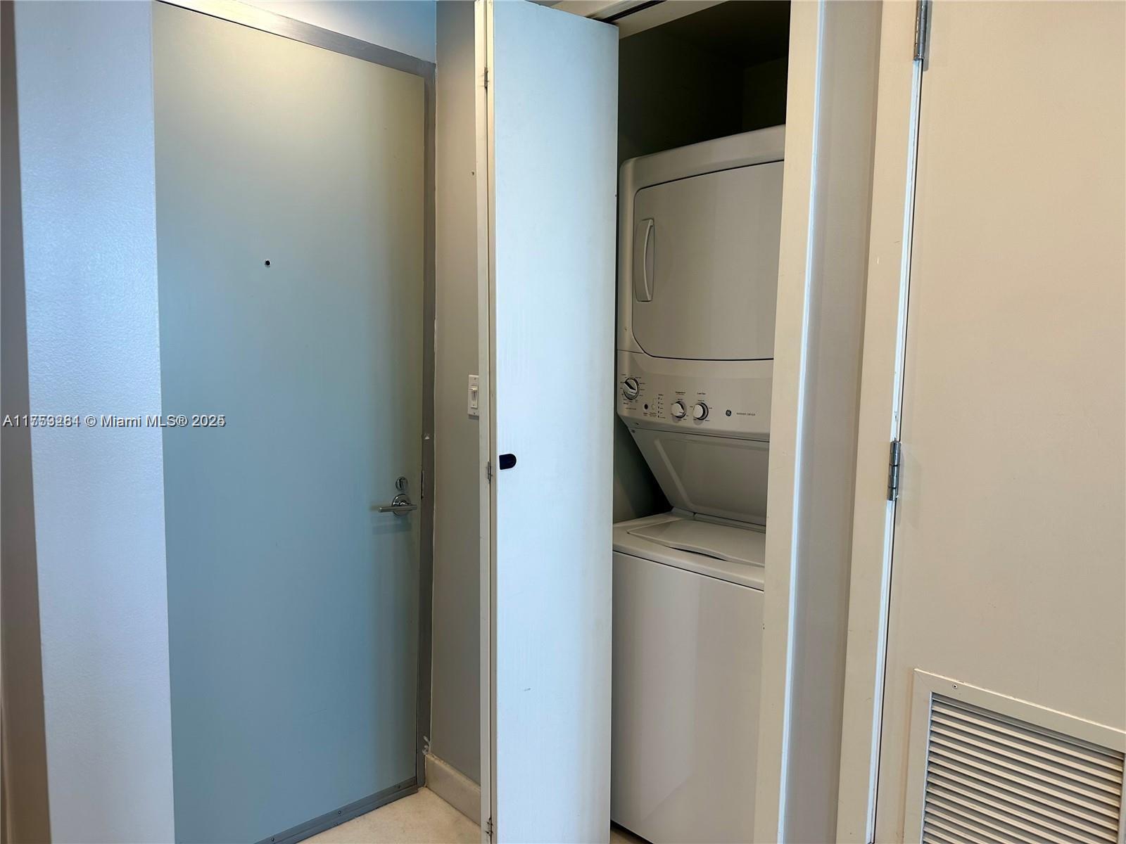 THE BENTLEY BAY CONDO - Residential Lease