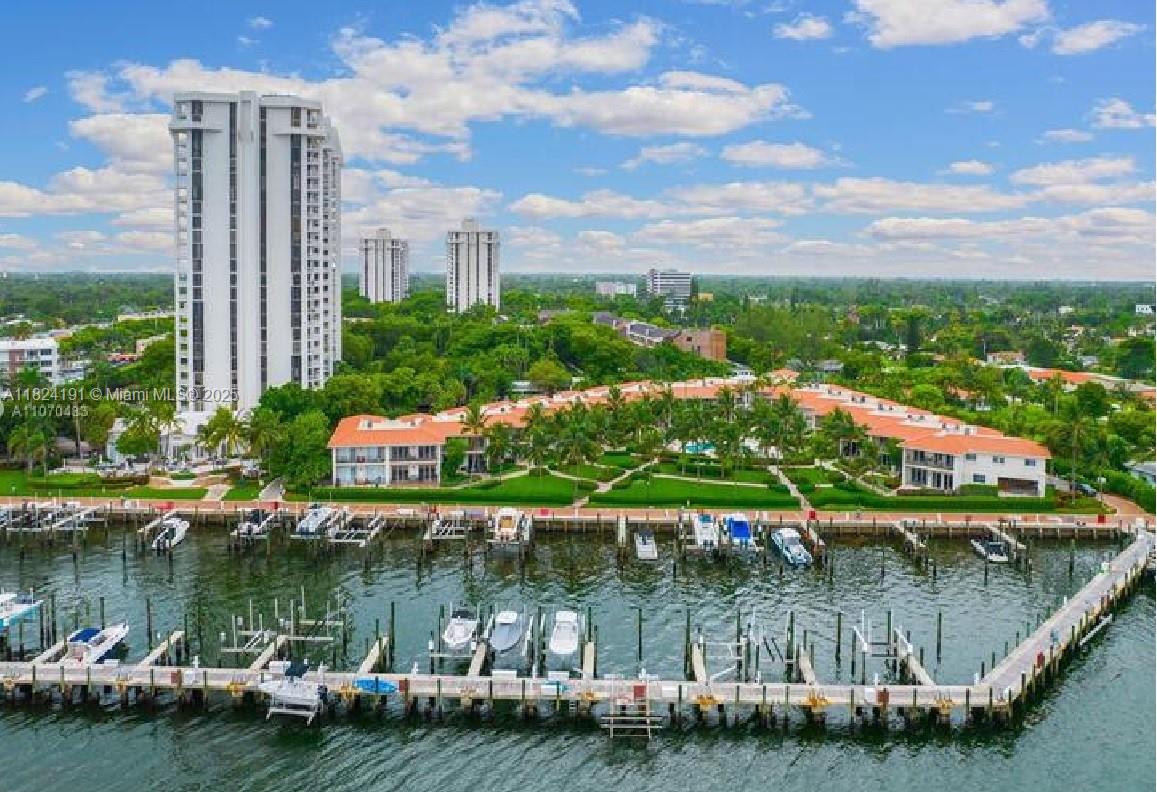 TOWERS OF QUAYSIDE CONDO - Residential