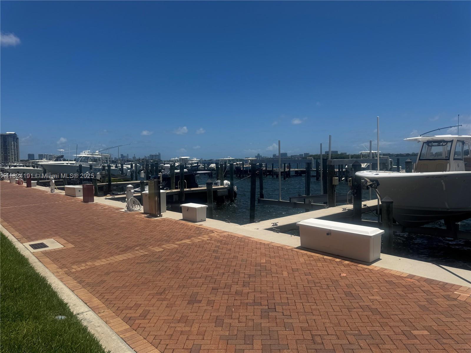 TOWERS OF QUAYSIDE CONDO - Residential