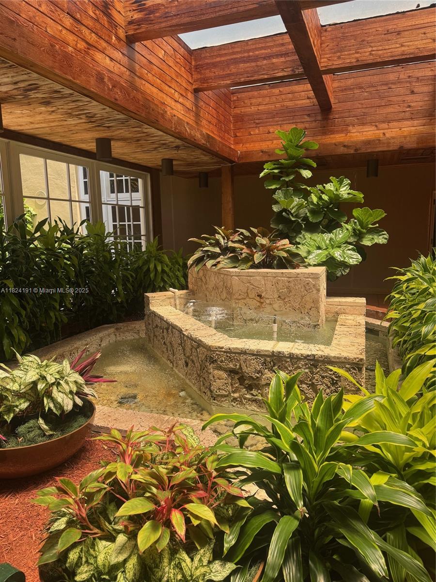 TOWERS OF QUAYSIDE CONDO - Residential