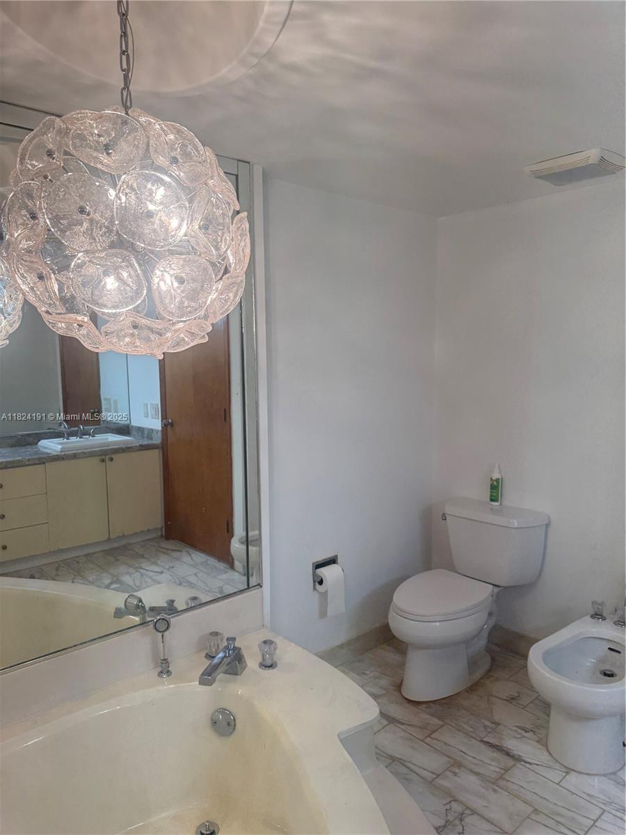 TOWERS OF QUAYSIDE CONDO - Residential