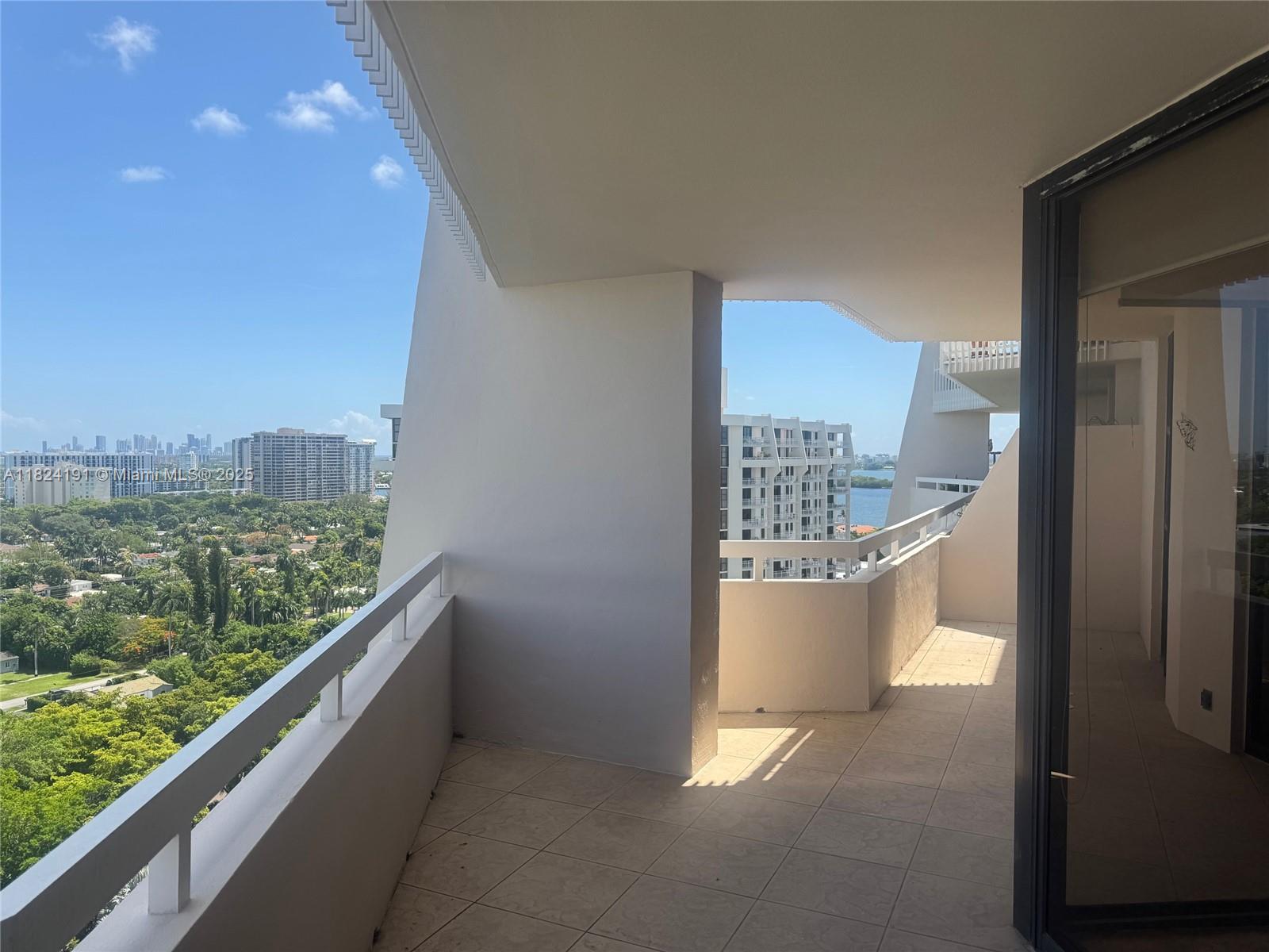 TOWERS OF QUAYSIDE CONDO - Residential