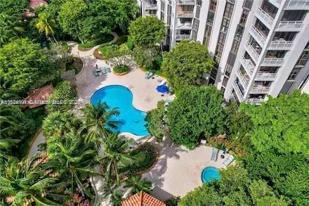 TOWERS OF QUAYSIDE CONDO - Residential