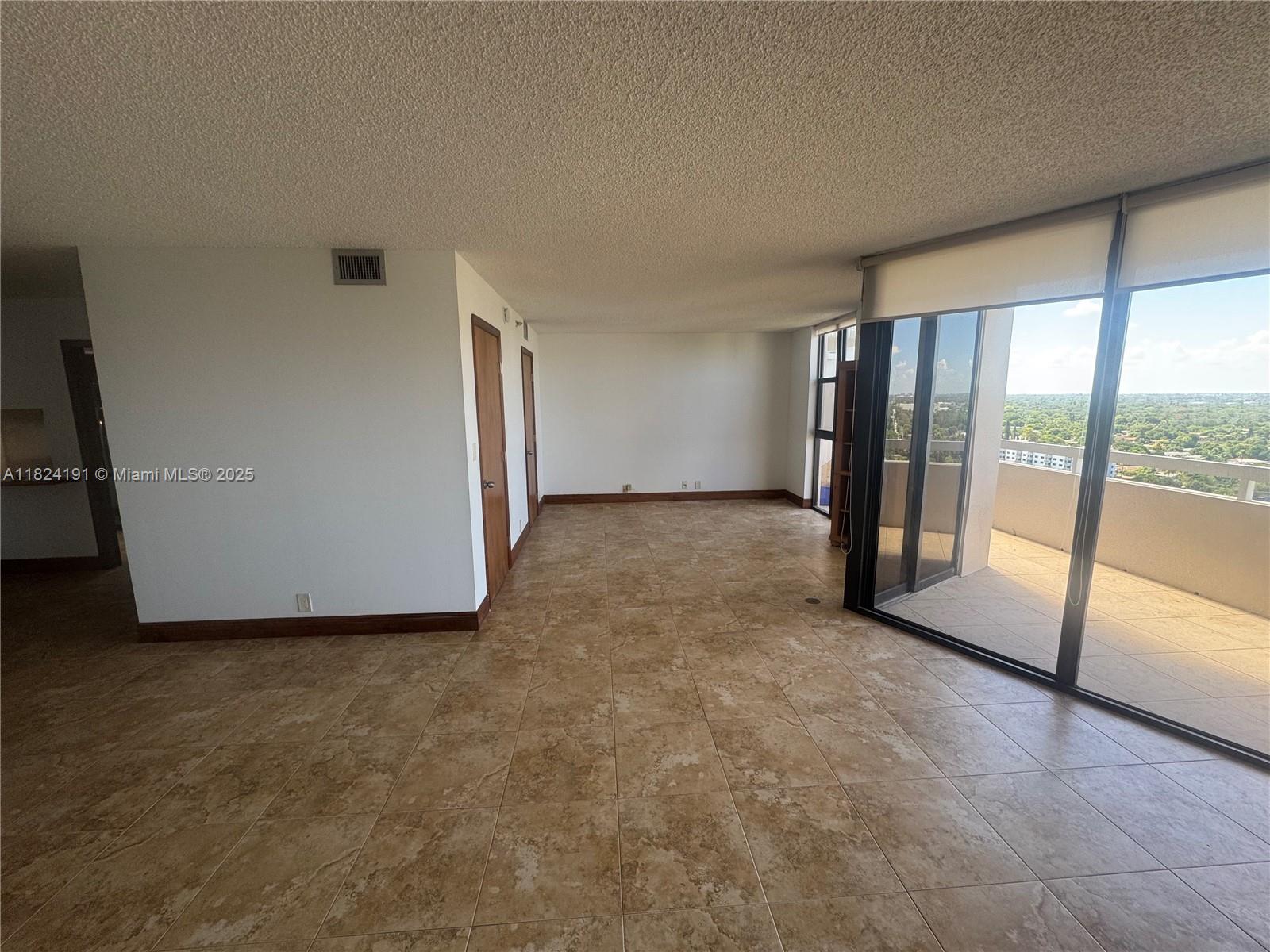 TOWERS OF QUAYSIDE CONDO - Residential